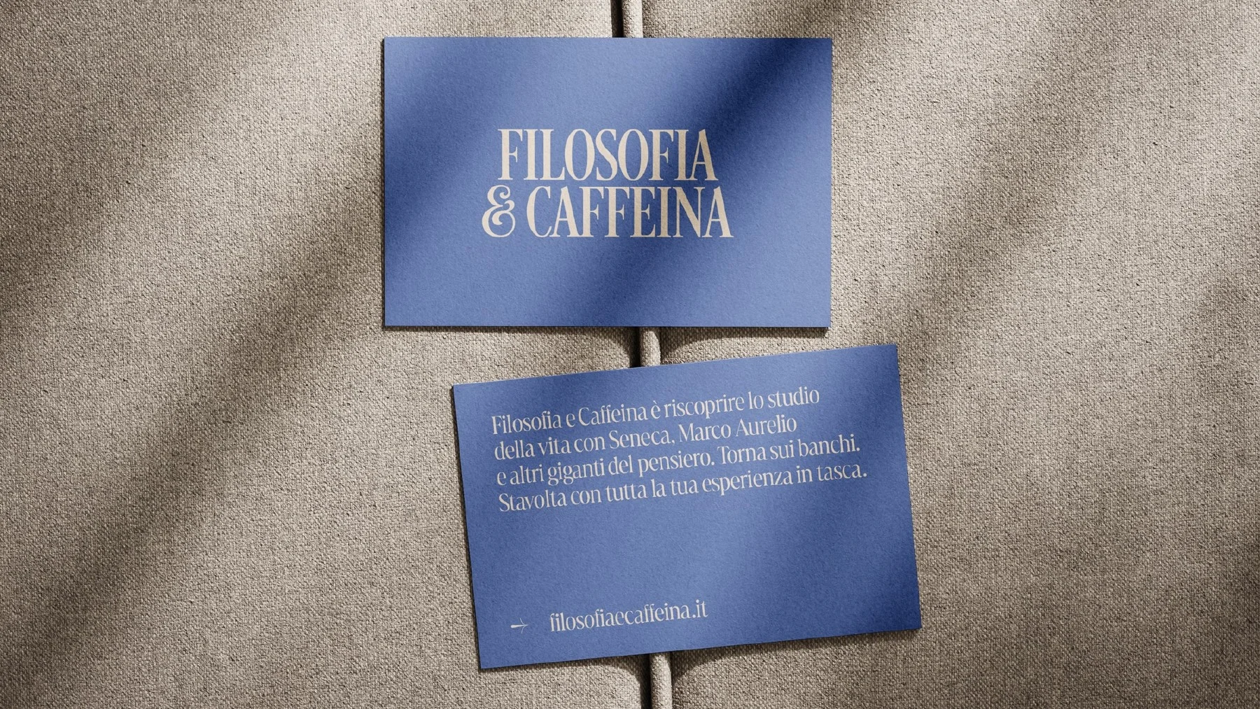 Fronte e retro del biglietto da visita: mockup di design.
