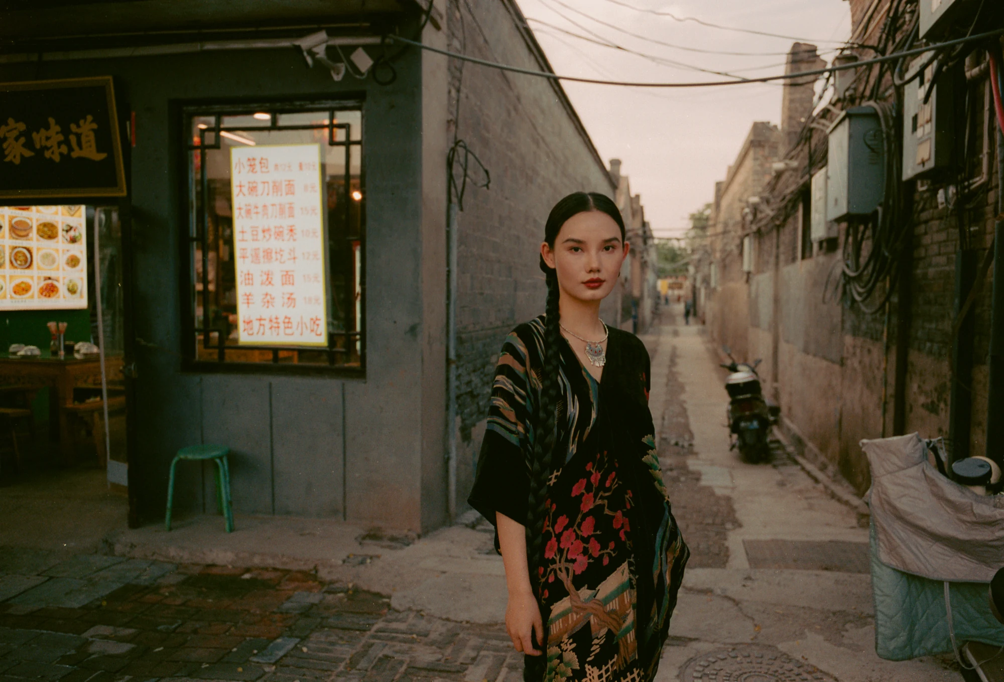 Ritratto in un vicolo durante la spedizione in Cina.