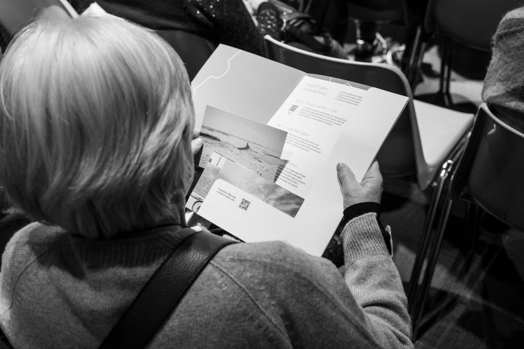 Il materiale editoriale di archètravel Live nelle mani del pubblico.
